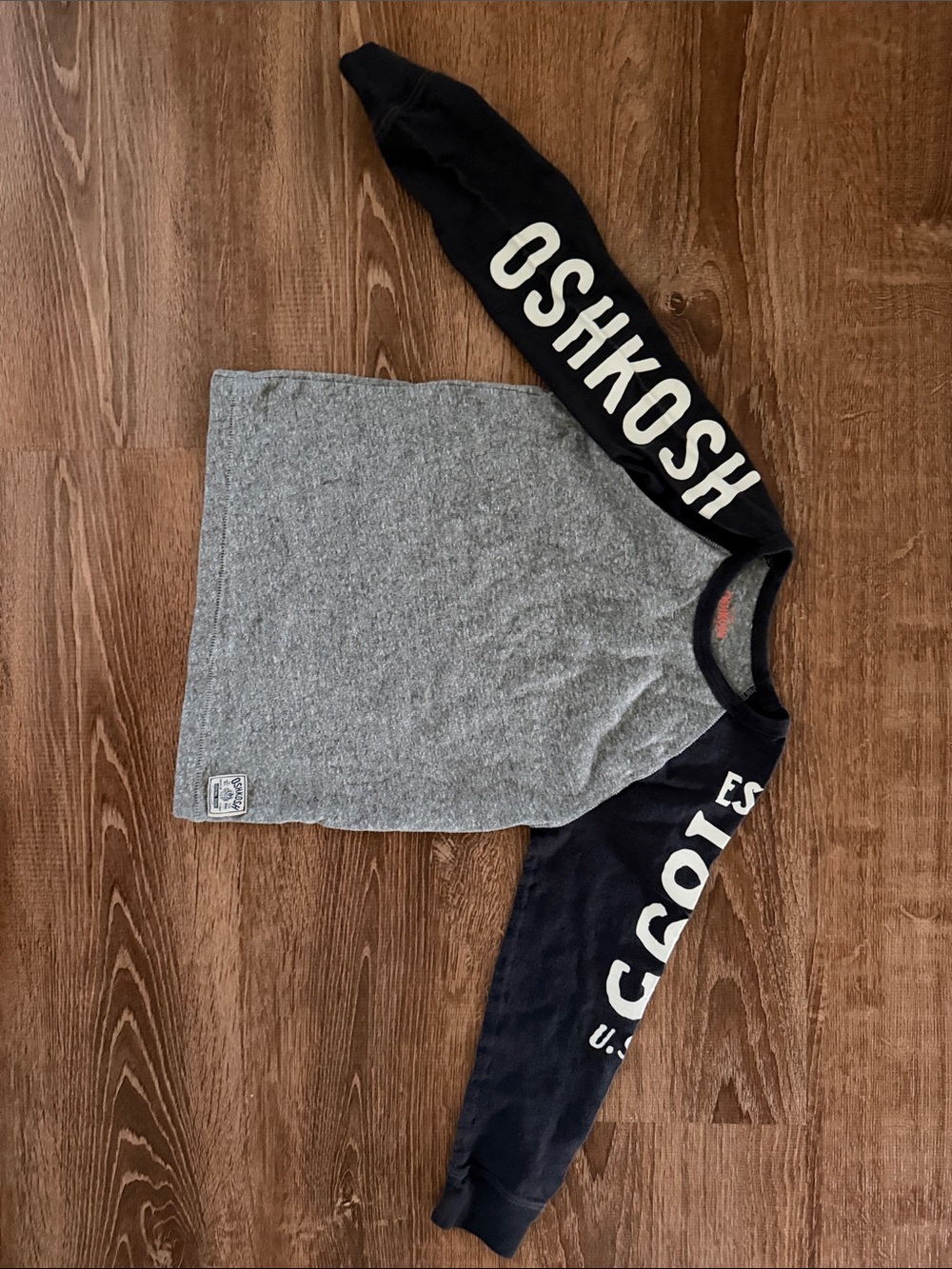 OshKosh B'gosh Gray Body with Navy Sleeves Raglan Long-Sleeve Tee